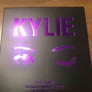Kylie Cosmetics Makeup - Kylie Cosmetics Purple Eyeshadow Palette Kylie Cosmetics Makeup - Kylie Cosmetics Purple Eyeshadow Palette